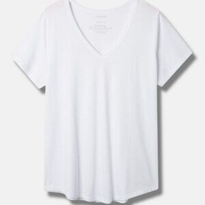 Torrid NWT  size 4 Girlfriend Signature Jersey V-Neck Tee - Bright White